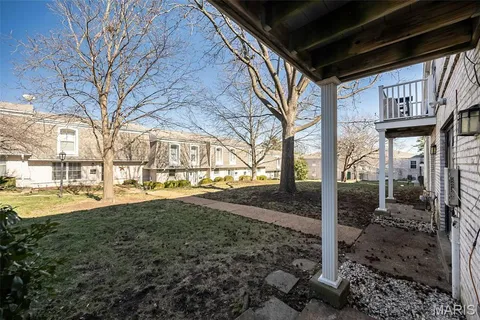 $142,500 | 4353 Chateau De Ville Drive, Unit B, St. Louis, MO 63129