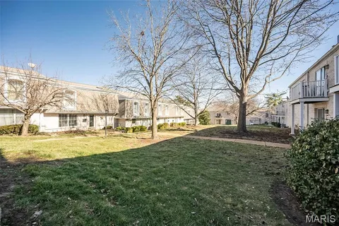 $142,500 | 4353 Chateau De Ville Drive, Unit B, St. Louis, MO 63129