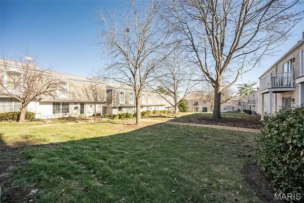 $139,000 | 4353 Chateau De Ville Drive, Unit B, St. Louis, MO 63129