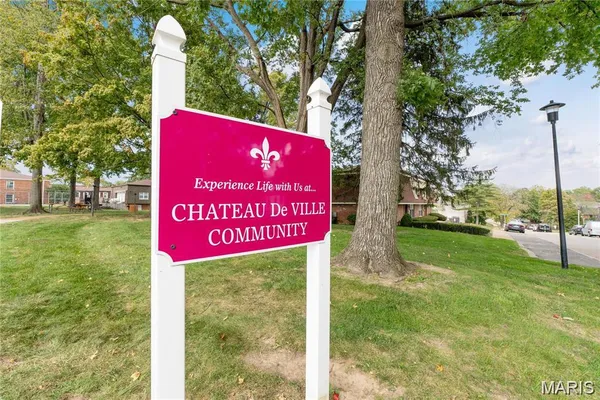 $139,000 | 4353 Chateau De Ville Drive, Unit B, St. Louis, MO 63129
