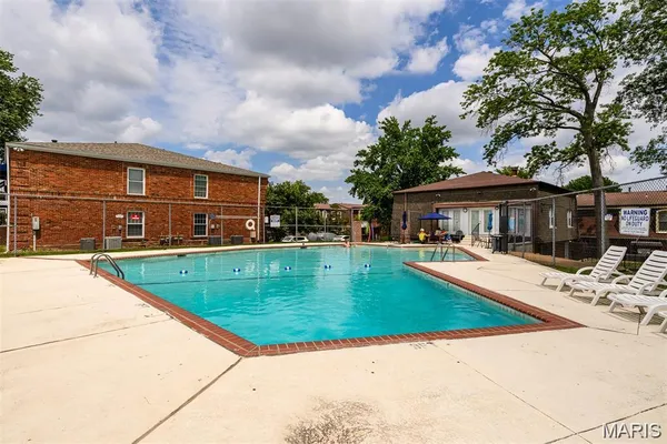 $139,000 | 4353 Chateau De Ville Drive, Unit B, St. Louis, MO 63129