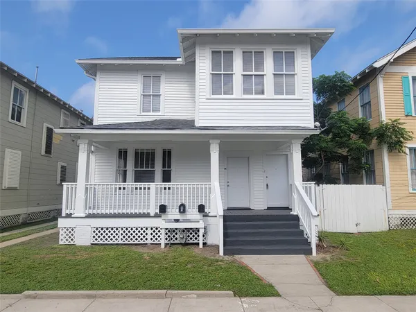 $1,300 | 2221 35th Street, Unit 2, Galveston, TX 77550