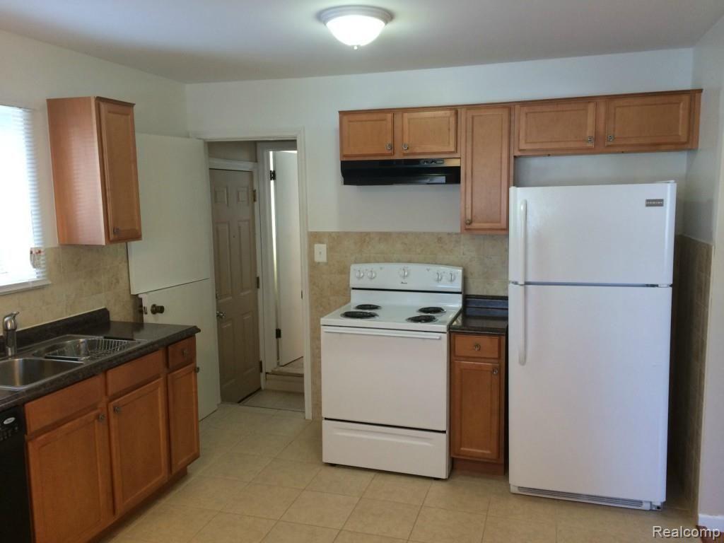 11248 Martin Road Warren, MI 48093 - Photo 3 of 20 I-Phone Pictures 1 706.jpg