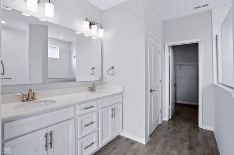 $825,000 | 5341 Peachtree Road, Zionsville, IN 46077