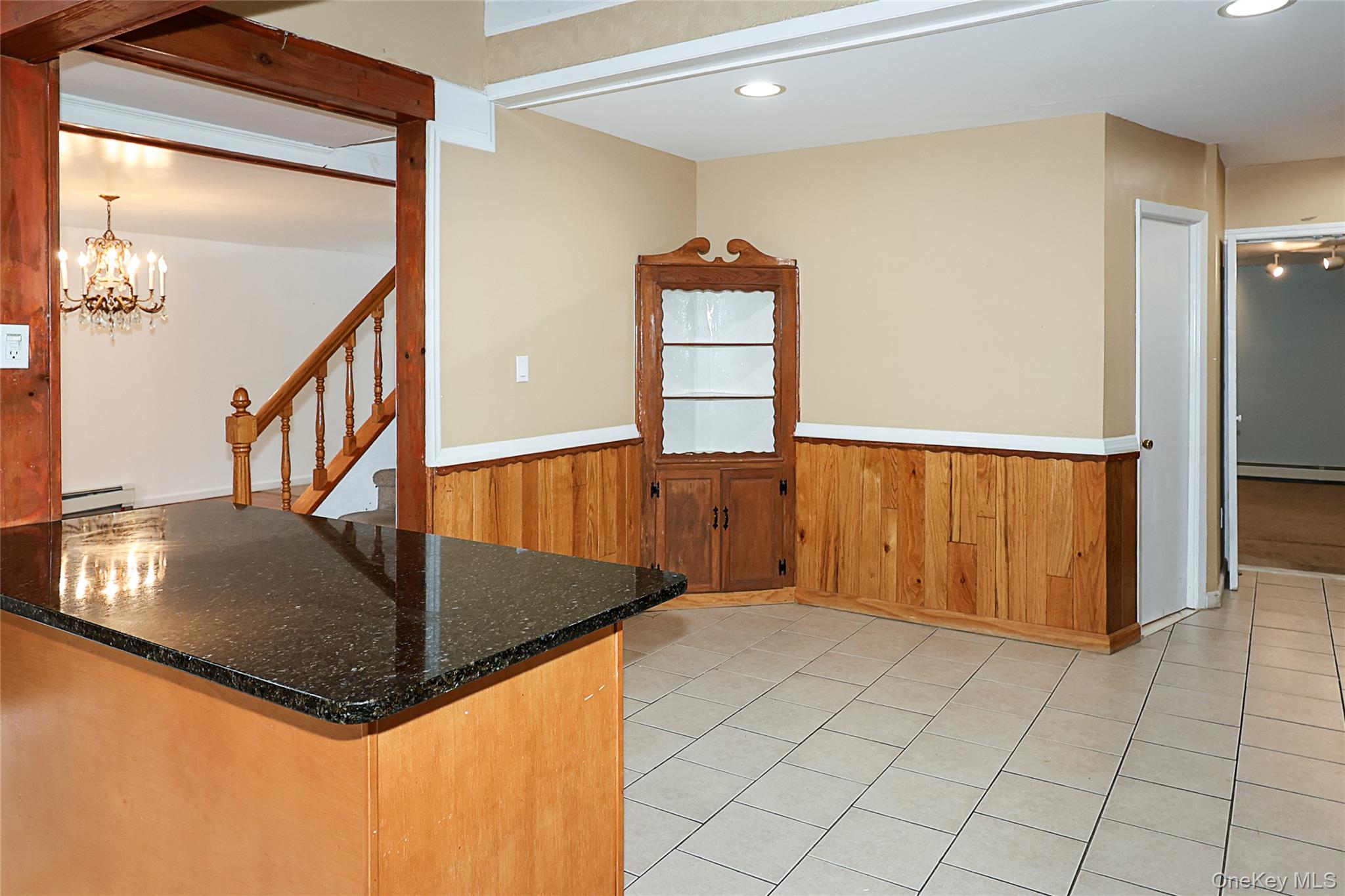 49 Red Ground Road Roslyn Heights, NY 11577 - Photo 13 of 36