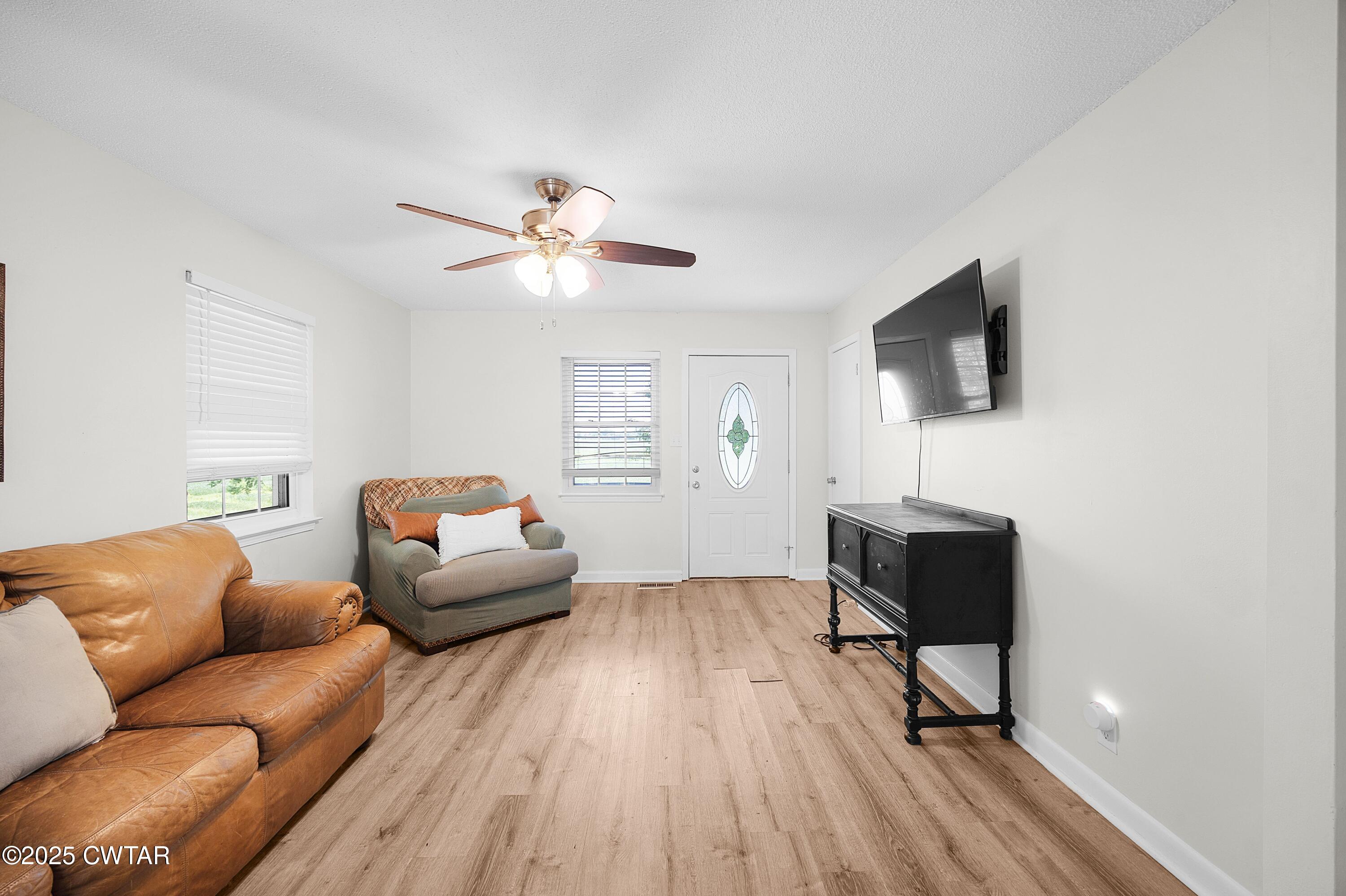 6397 Emerson Road Gadsden, TN 38337 - Photo 5 of 20 Emerson living2