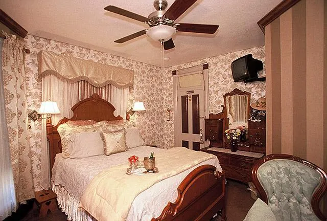 $990,000 | 708 Parkway Avenue South, Lanesboro, MN 55949