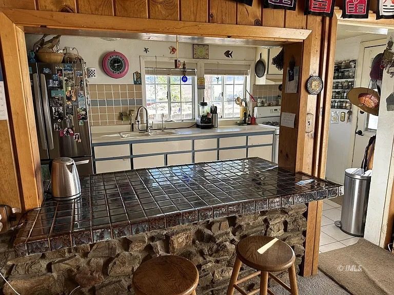 220 East Fulton Street Darwin, CA 93522 - Photo 5 of 34 Kitchen