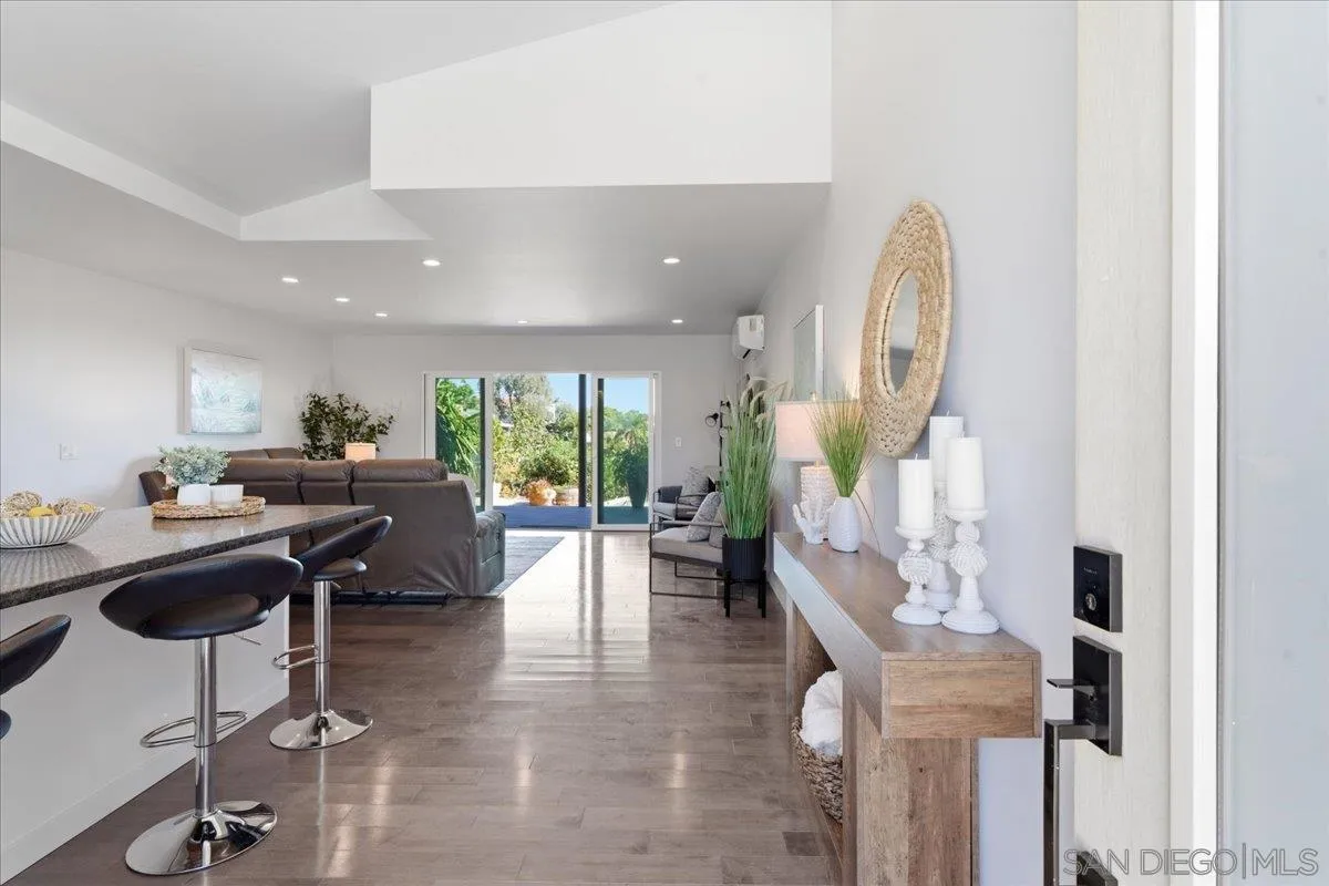 5447 Soledad Road La Jolla, CA 92037 - Photo 2 of 37