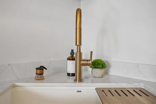 a close view of sink