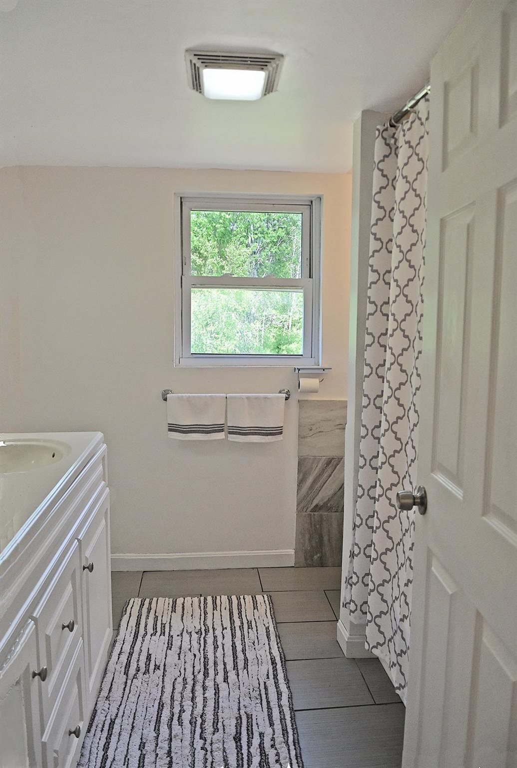 97 Middle Route Belmont, NH 03220 - Photo 15 of 33
