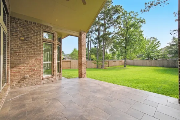 $565,000 | 131 Hunter Hollow Drive, Montgomery, TX 77316