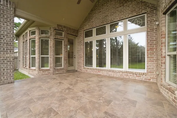 $565,000 | 131 Hunter Hollow Drive, Montgomery, TX 77316