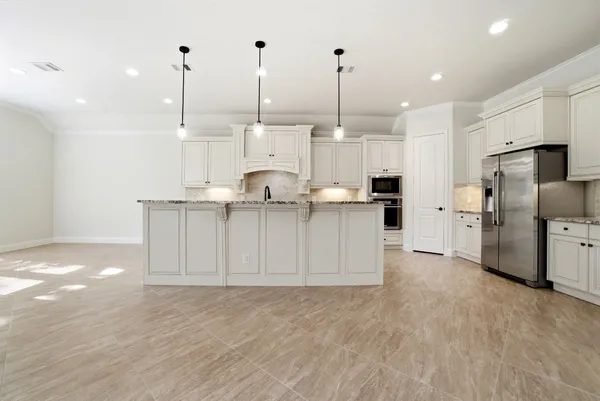 $565,000 | 131 Hunter Hollow Drive, Montgomery, TX 77316