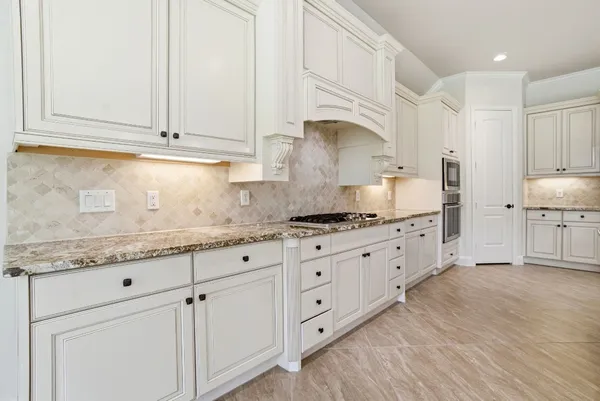 $565,000 | 131 Hunter Hollow Drive, Montgomery, TX 77316