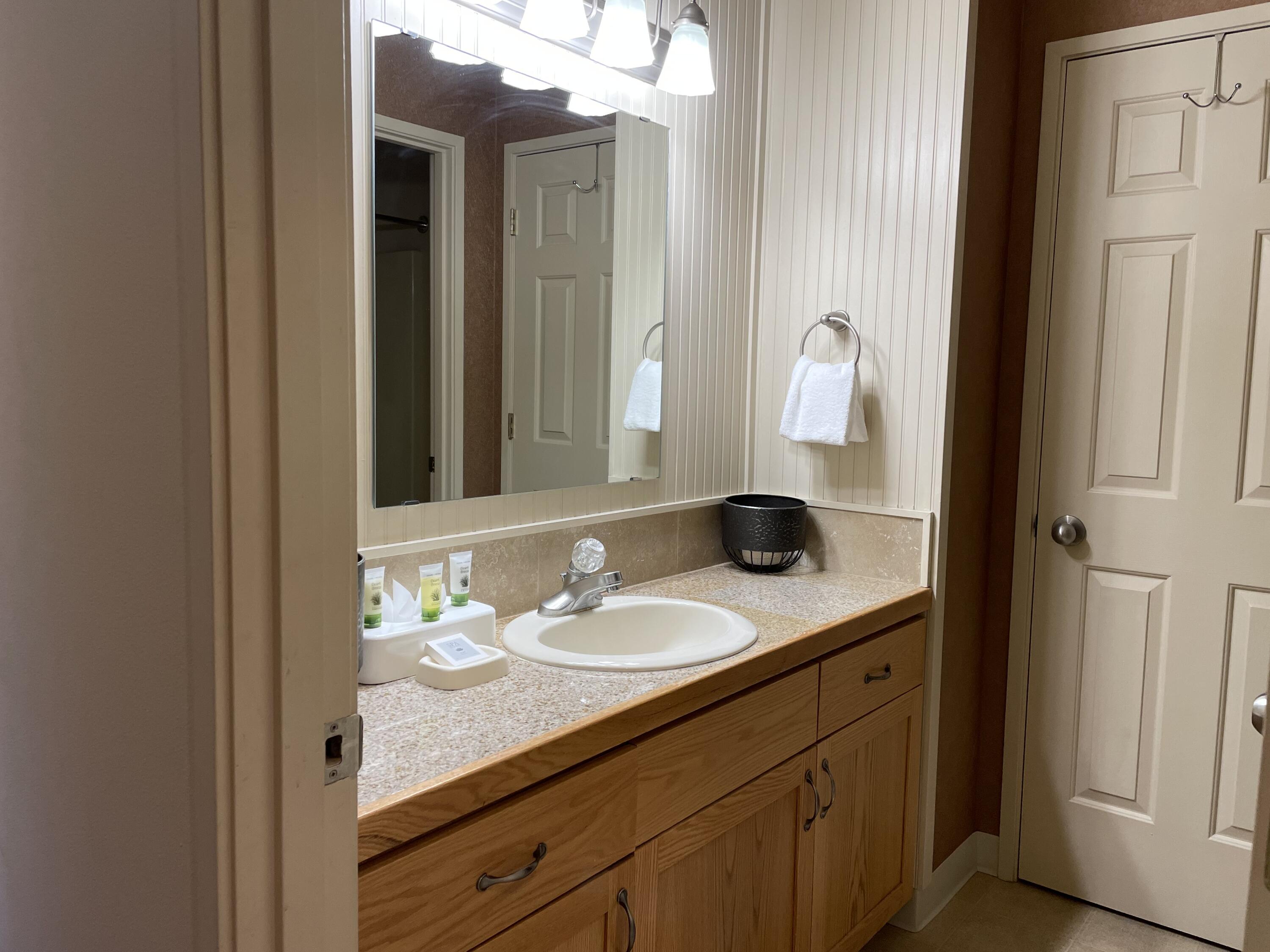 1836 Redtail Hawk Drive, Unit RV57A Redmond, OR 97756 - Photo 11 of 40 IMG_5852