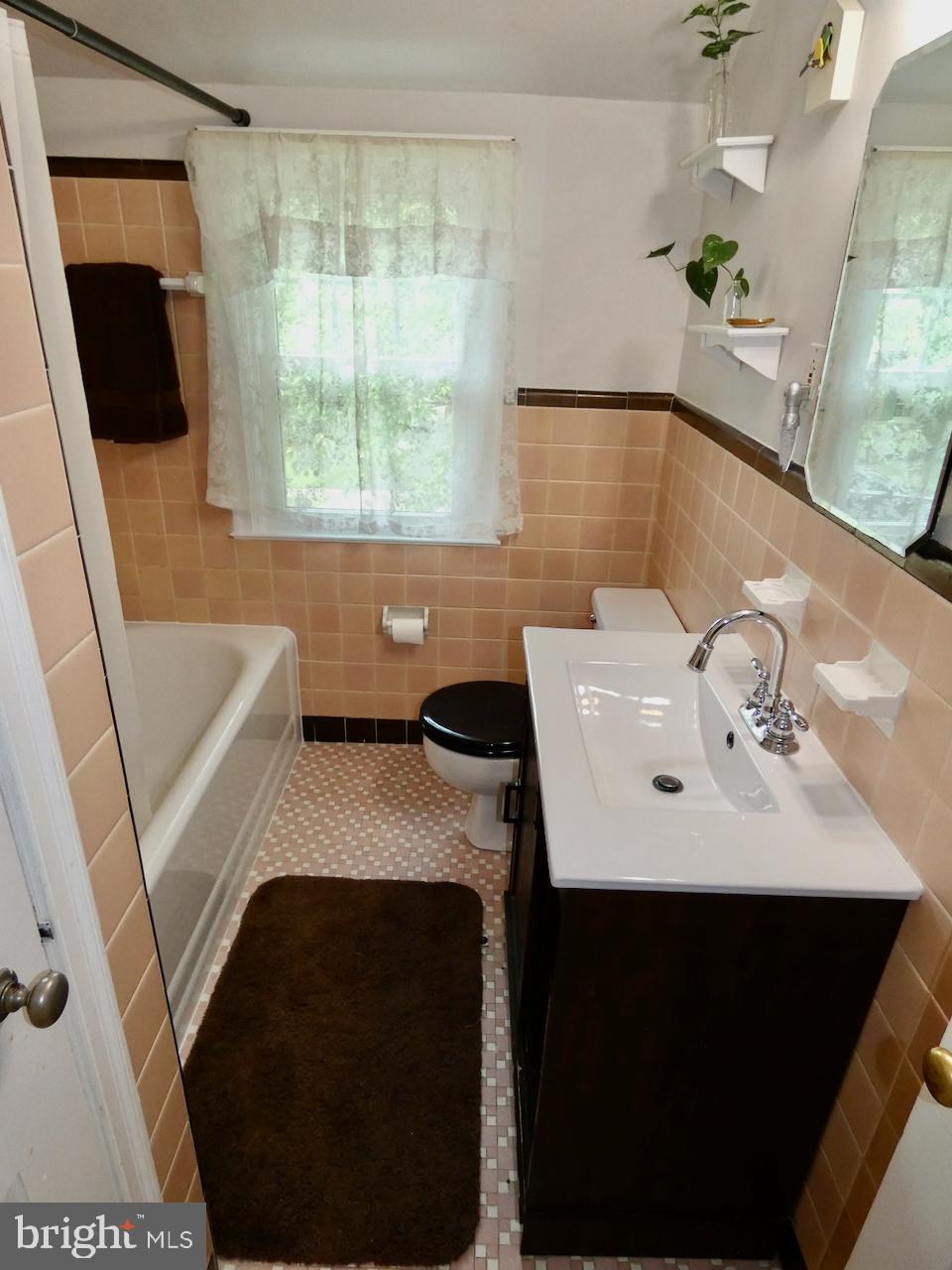 206 N Road Wilmington, DE 19809 - Photo 53 of 75 Hall Bath #2