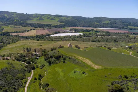 an aerial view of a bathroom