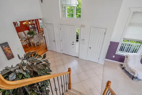 $999,000 | 6 Westover Court, Shoreham, NY 11786