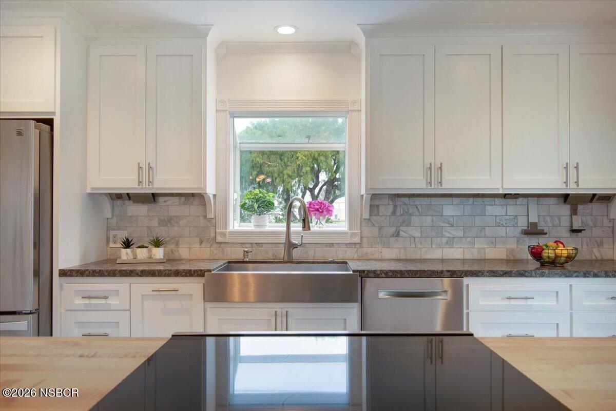 403 South M Street Lompoc, CA 93436 - Photo 9 of 33 Kitchen