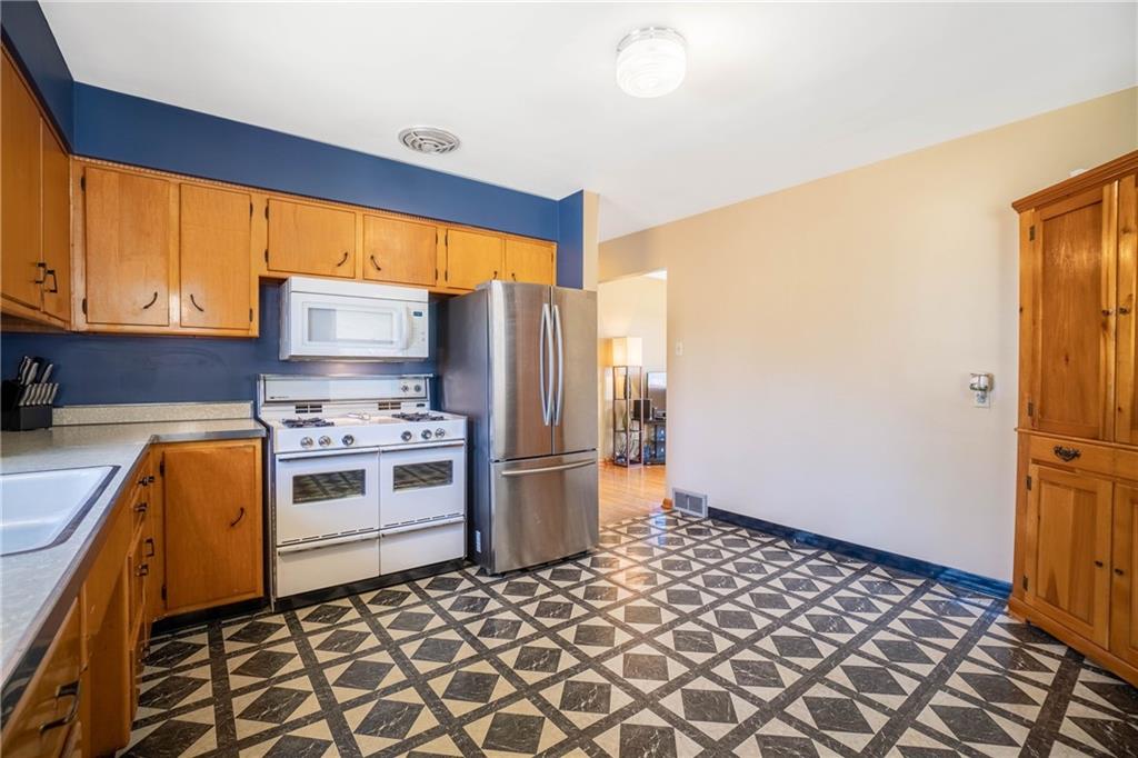 212 Hall Road Aliquippa, PA 15001 - Photo 8 of 20 Gallery Image 8