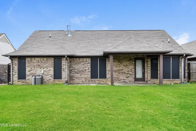 $1,800 | 8286 Willow Drive, Southaven, MS 38671