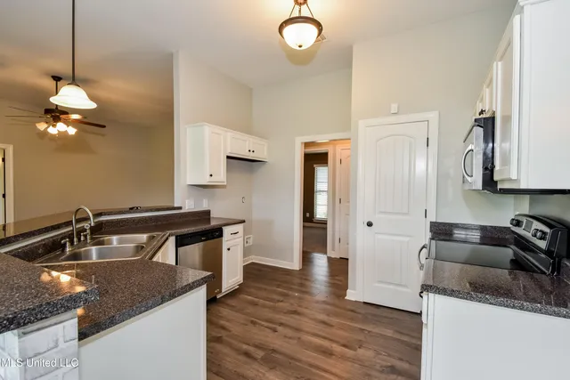 $1,800 | 8286 Willow Drive, Southaven, MS 38671