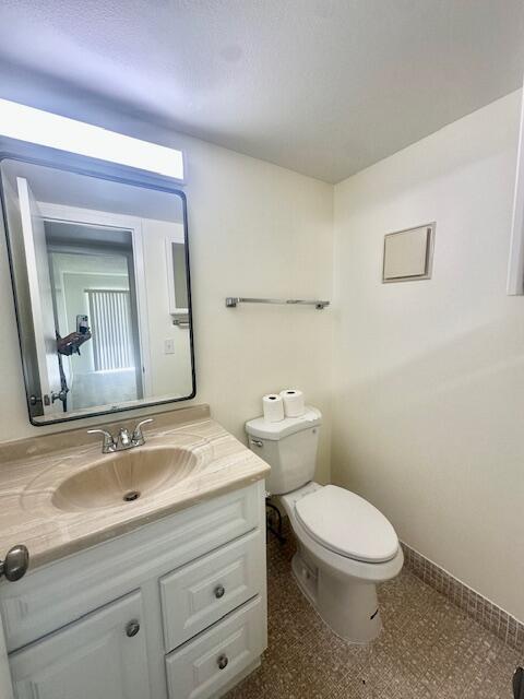 4012 Exeter Boca Raton, FL 33434 - Photo 11 of 40 1/2 Bathroom