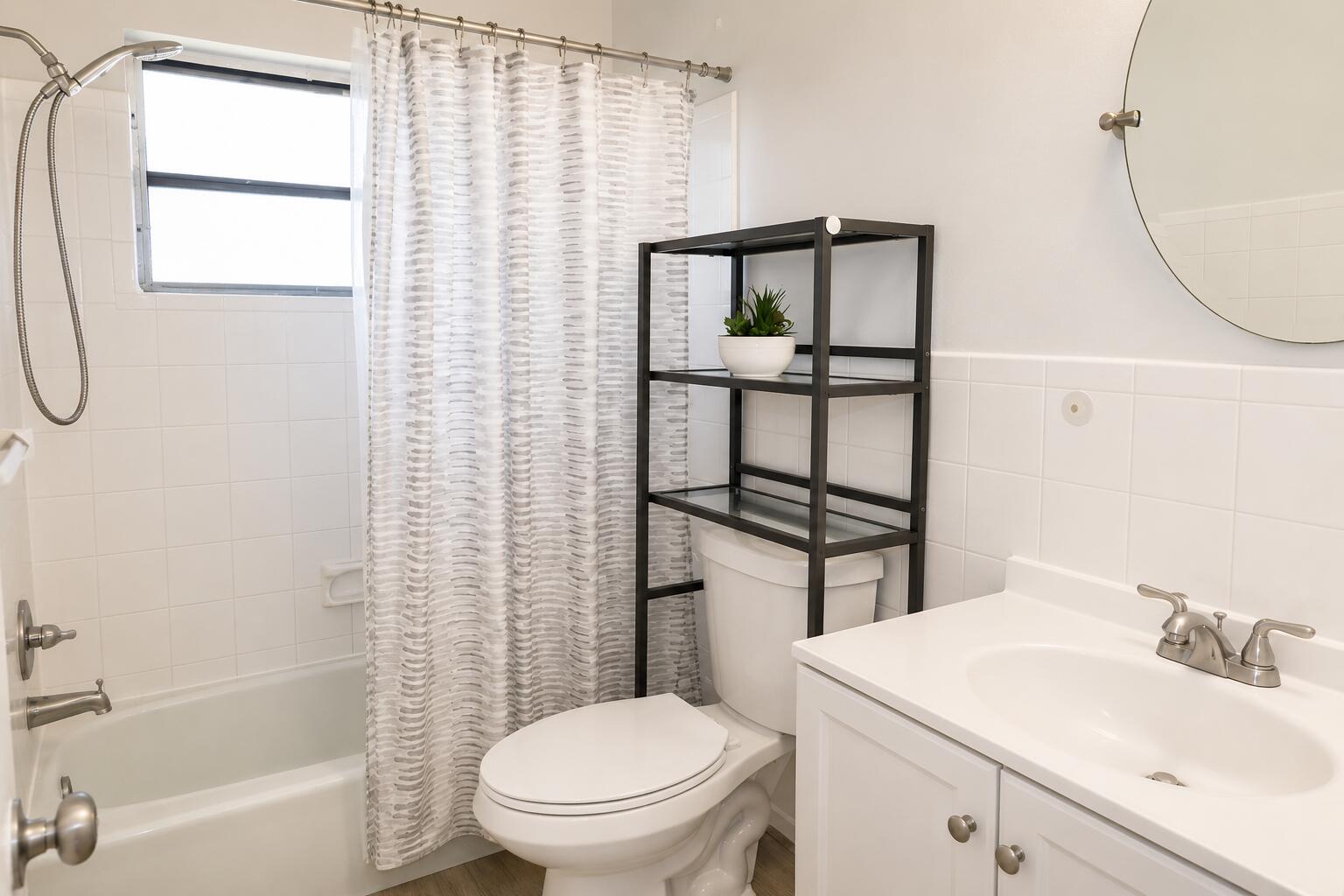 92 Lariat Circle Boca Raton, FL 33487 - Photo 9 of 12 Guest Bath