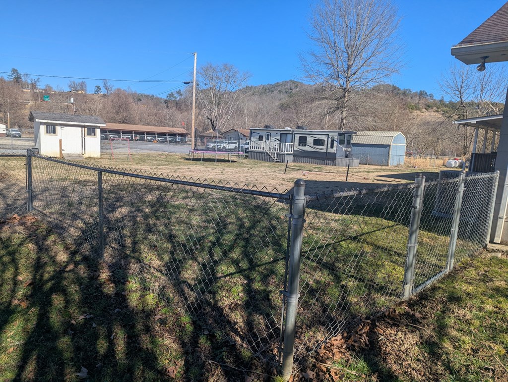 67 Lowell Street Murphy, NC 28906 - Photo 7 of 40