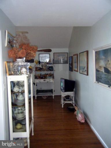 5168 Mountain Road Pasadena, MD 21122 - Photo 8 of 20 Hallway