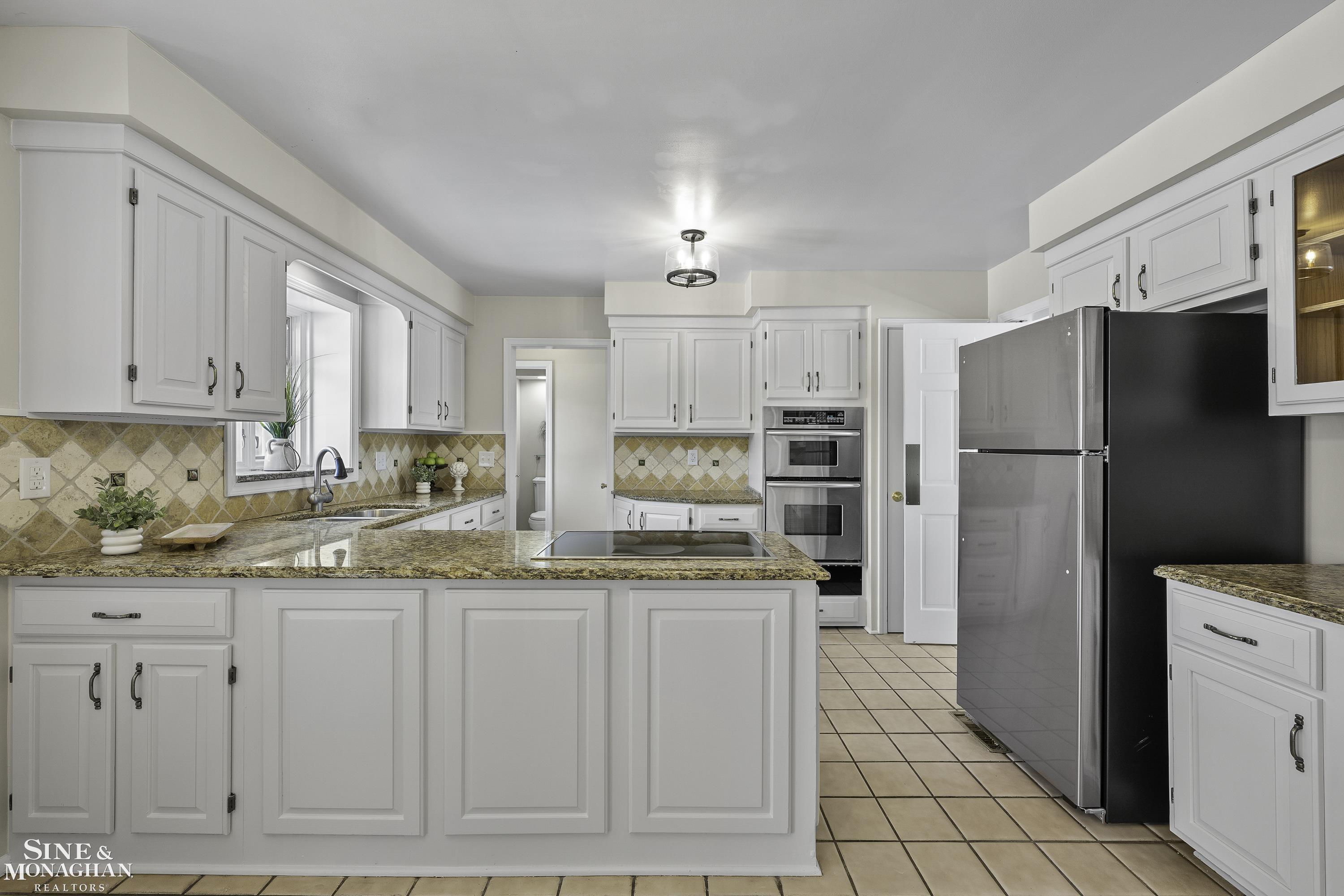 66 Fairford Road Grosse Pointe, MI 48236 - Photo 10 of 60 50166406-ce1a38ac-5e3e-4b2f-85ee-9d5990e2d2ac.JPG