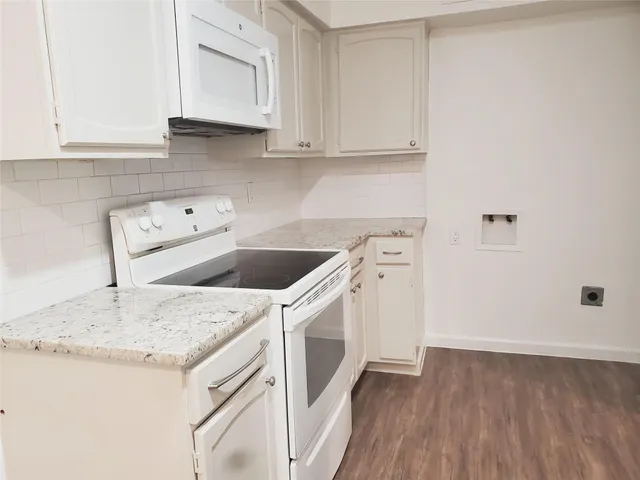 $2,245 | 361 North Post Oak Lane, Unit 131, Houston, TX 77024