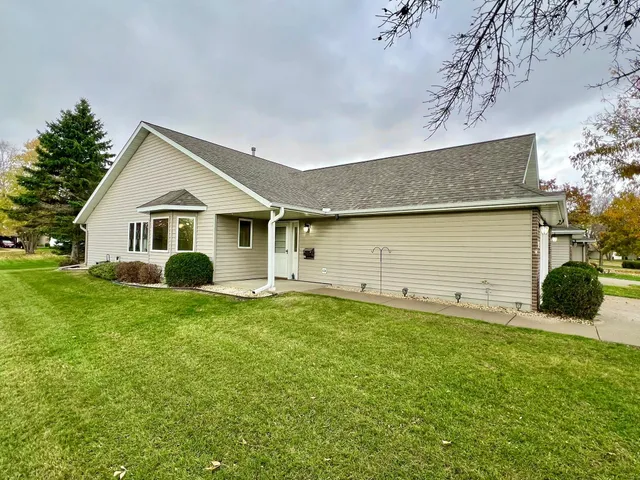 $325,000 | 1860 Cherry Street, Red Wing, MN 55066