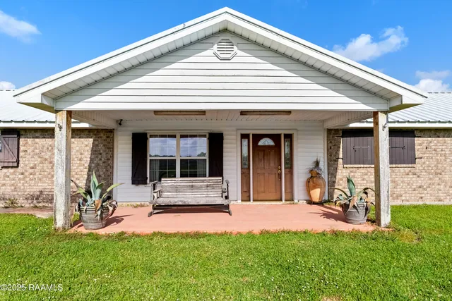 $330,000 | 6104 Highway 26, Jennings, LA 70546