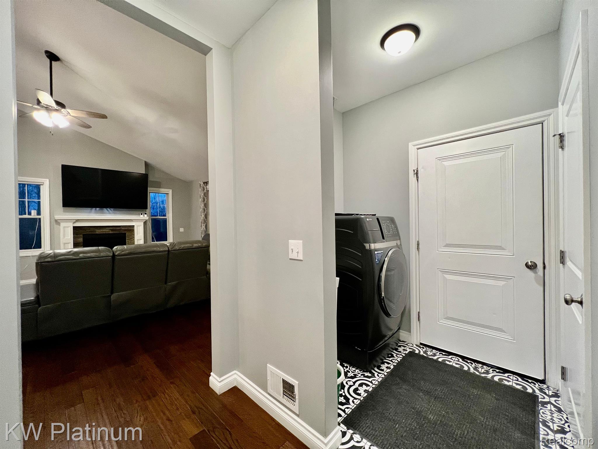 6085 State Road Fort Gratiot, MI 48059 - Photo 11 of 33 Gallery Image 11