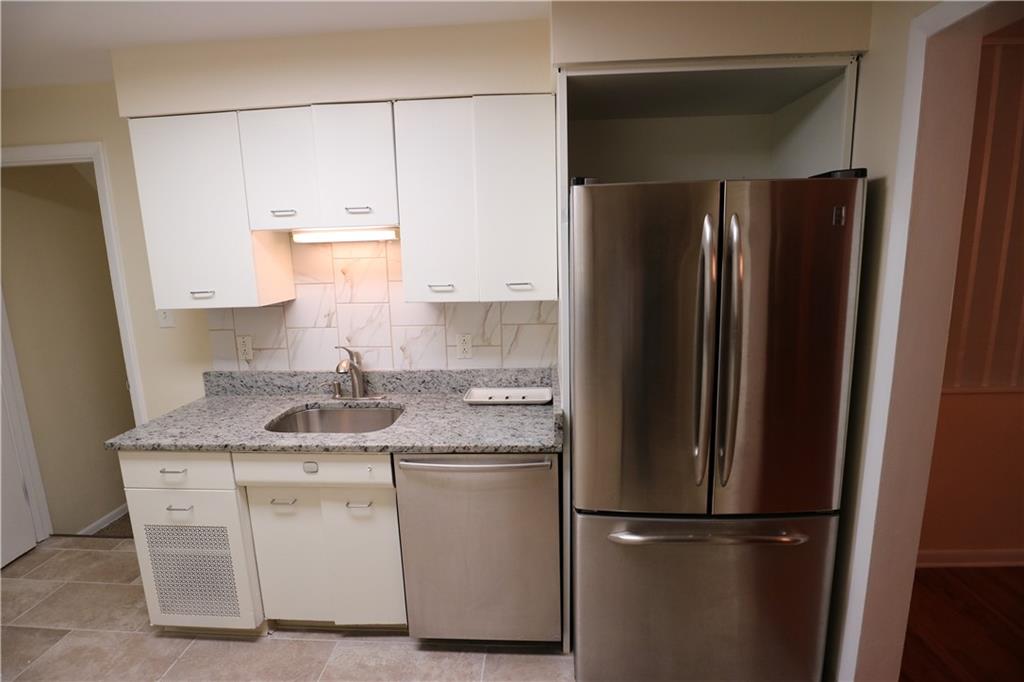 2570 Mt Royal Road Pittsburgh, PA 15217 - Photo 14 of 31