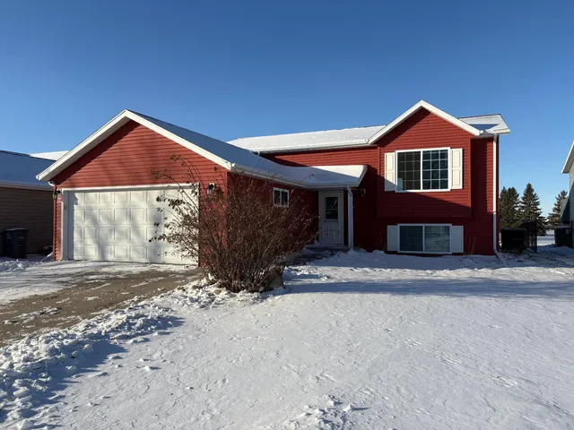 $308,900 | 3127 30th Street South, Moorhead, MN 56560