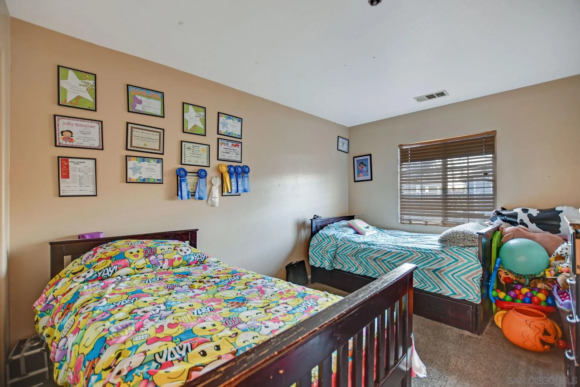 6346 Southern Place Riverside, CA 92504 - Photo 21 of 33 a bedroom with two beds and a desk