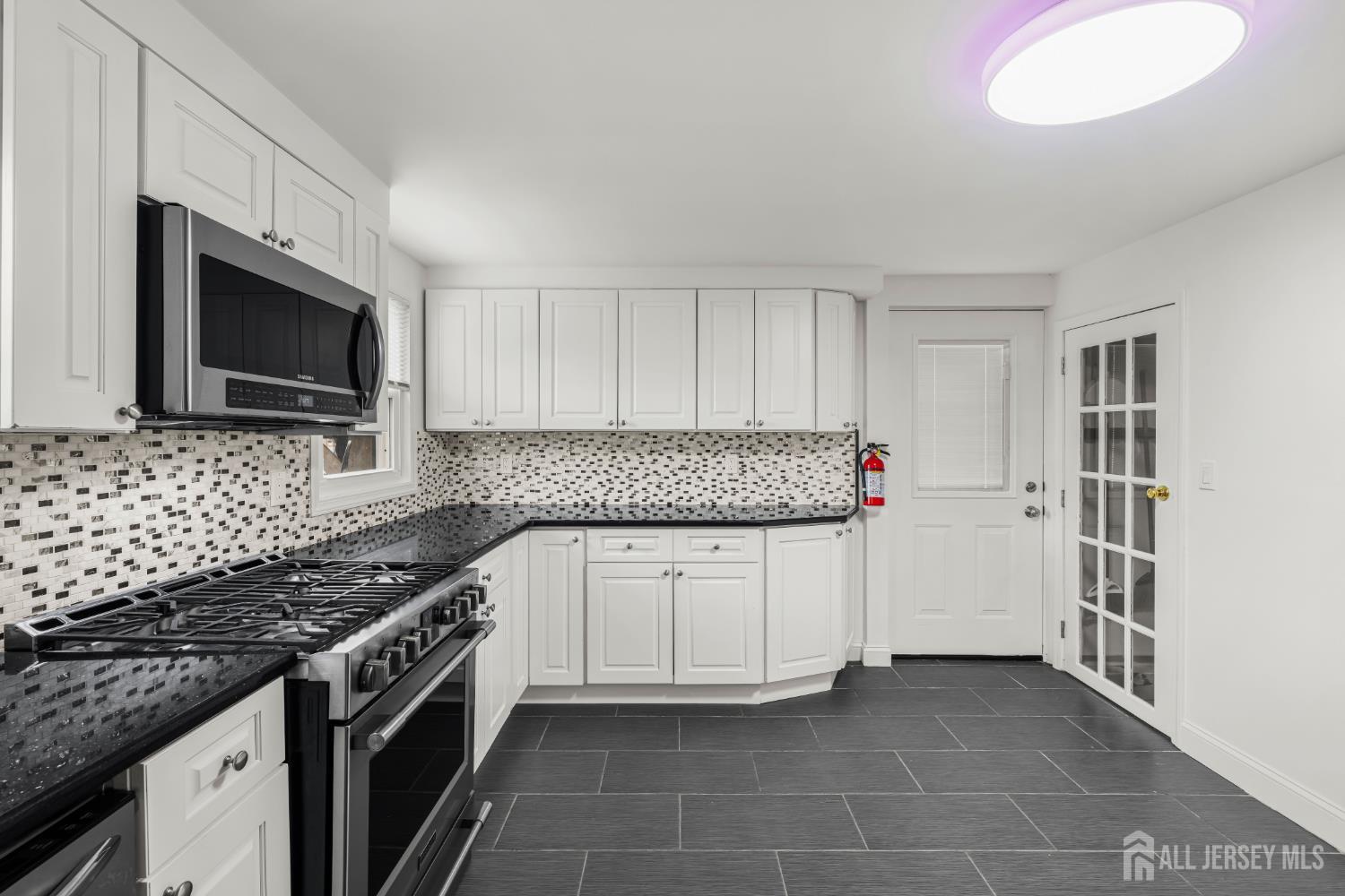 23 Longfield Road New Brunswick, NJ 08901 - Photo 21 of 50