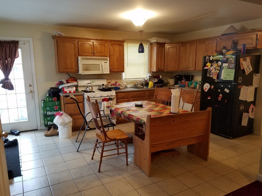 34 Daisy Lane Fall River, MA 02721 - Photo 4 of 19