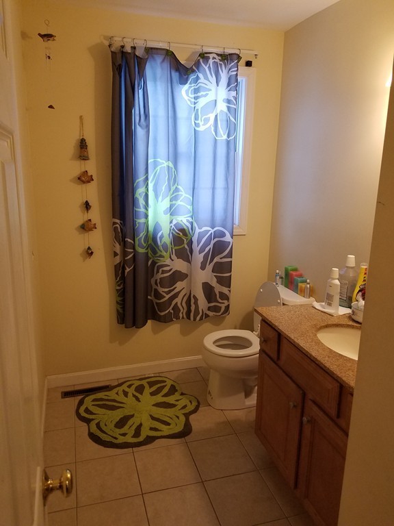 34 Daisy Lane Fall River, MA 02721 - Photo 7 of 19