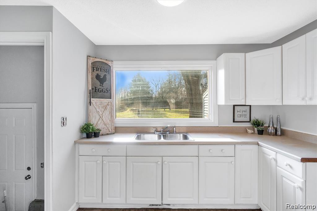 823 West Silver Lake Road Fenton, MI 48430 - Photo 19 of 31