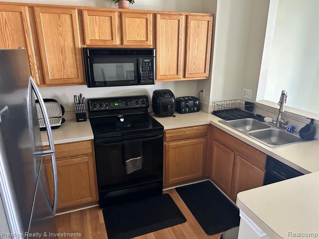 20283 Rodeo Court Southfield, MI 48075 - Photo 22 of 27