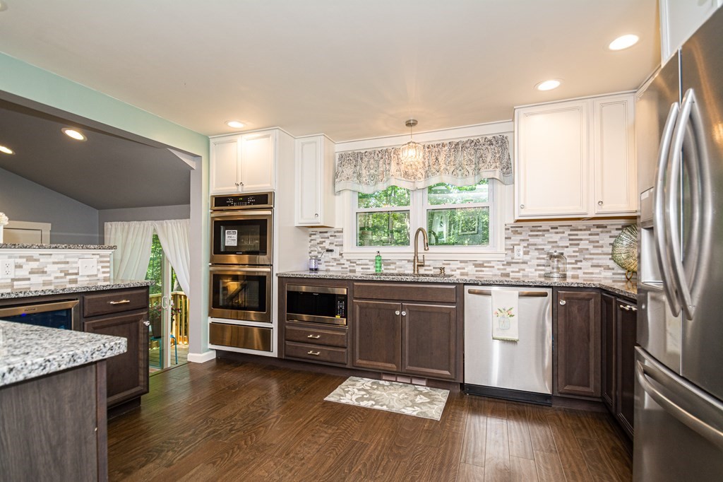 82 Greenwood Road Andover, MA 01810 - Photo 4 of 30 Gallery Image 4