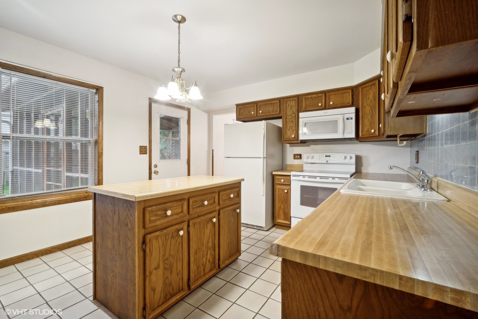 233 Downing Road Buffalo Grove, IL 60089 - Photo 11 of 36 Gallery Image 11