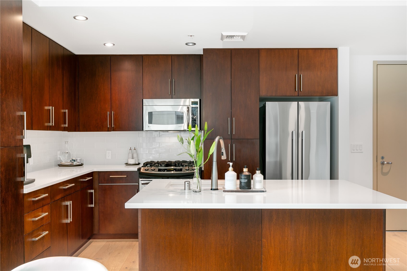 910 Lenora Street, Unit S1009 Seattle, WA 98121 - Photo 12 of 35