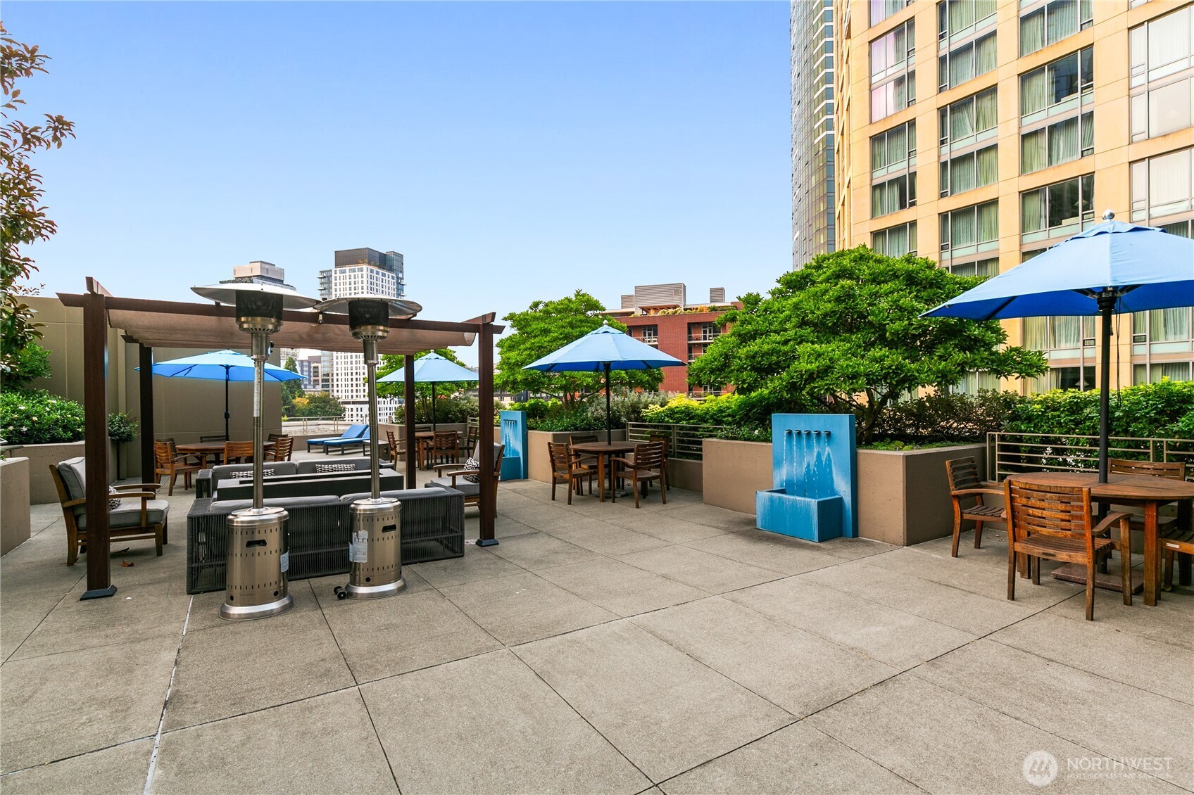 910 Lenora Street, Unit S1009 Seattle, WA 98121 - Photo 30 of 35 a view of work space with seating space