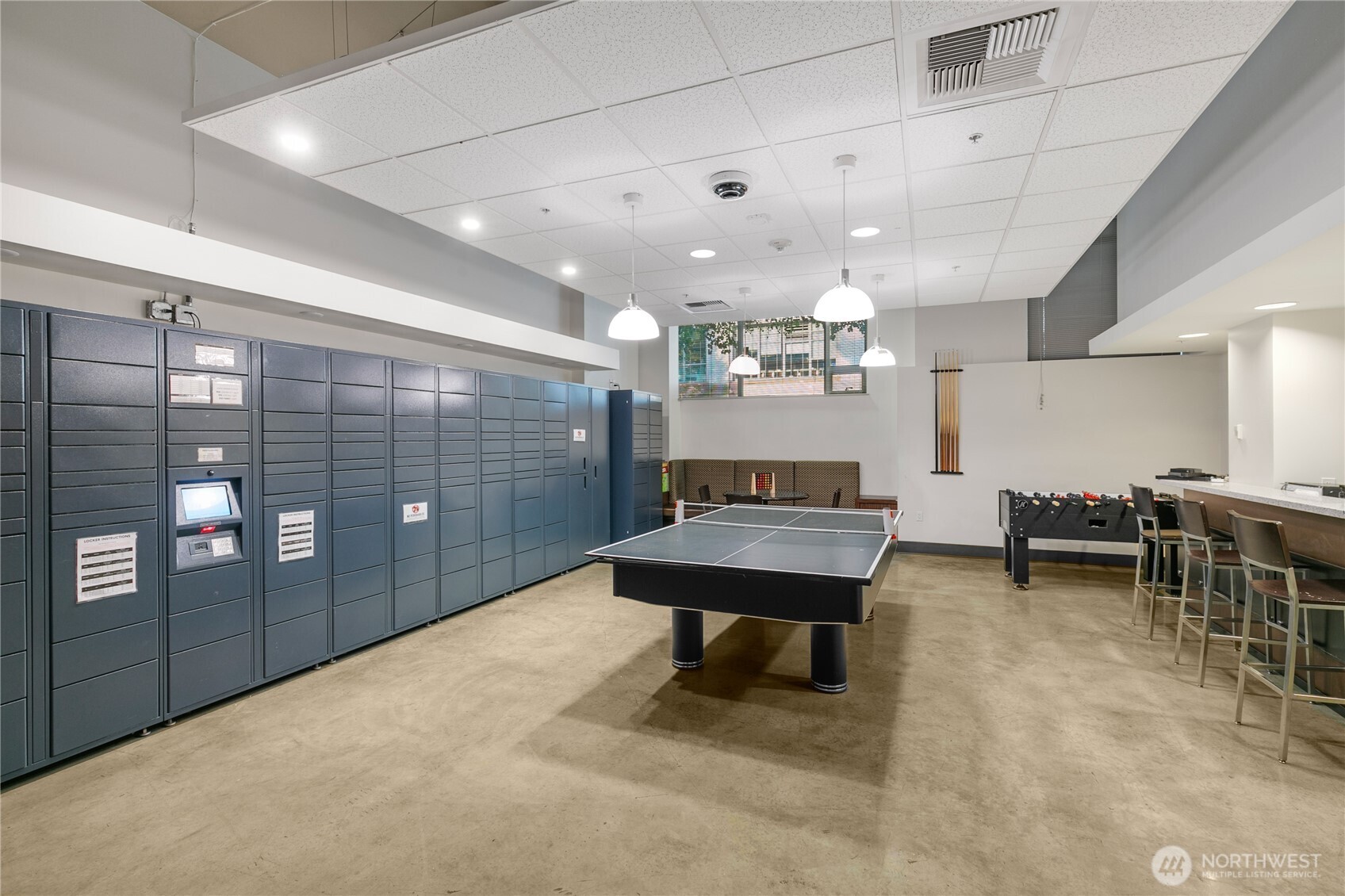 910 Lenora Street, Unit S1009 Seattle, WA 98121 - Photo 33 of 35 a lobby with furniture