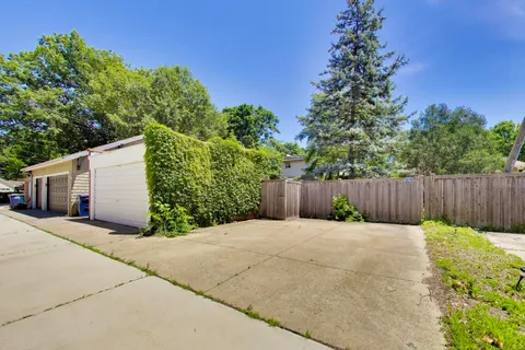 $889,000 | 138 Ashland Avenue, River Forest, IL 60305